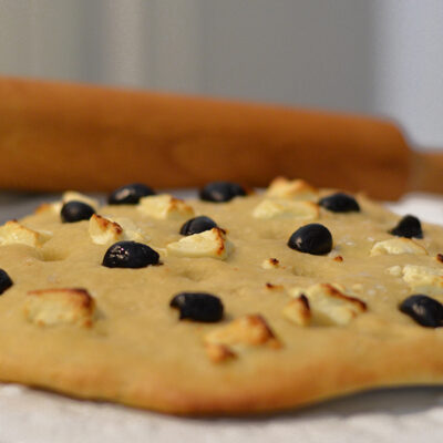 Focaccia Olives noires Feta sur Swanee Rose Le Blog